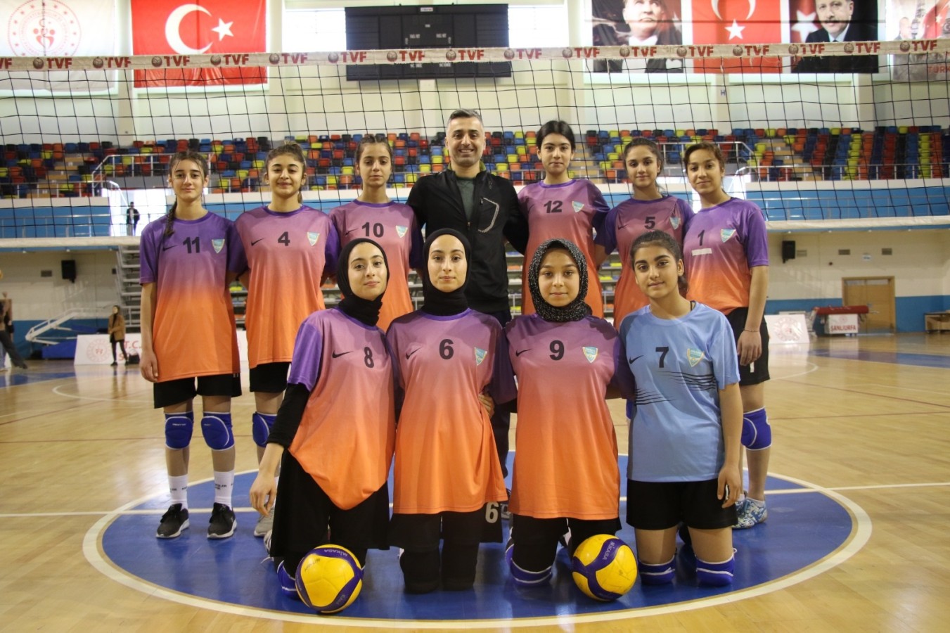 Haliliye belediyesi Voleybol takımı sezonu şampiyonlukla kapattı