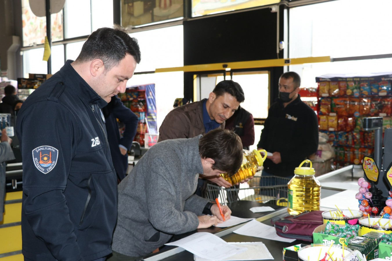Şanlıurfa Büyükşehir Zabıta ekiplerinden yağ denetimi
