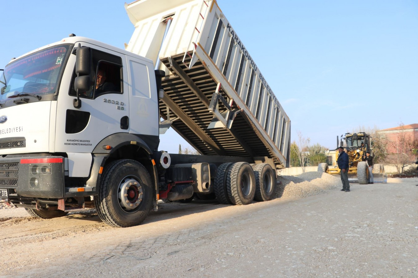 Karaköprü Belediyesi, ilçe genelinde yeni yollar açmaya devam ediyor