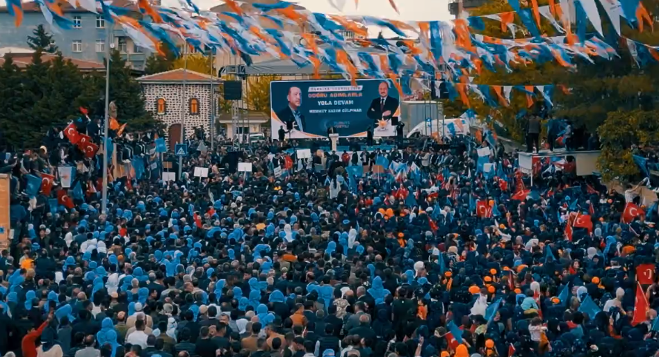Vekil Dusak'a miting havasında seçim bürosu açılışı