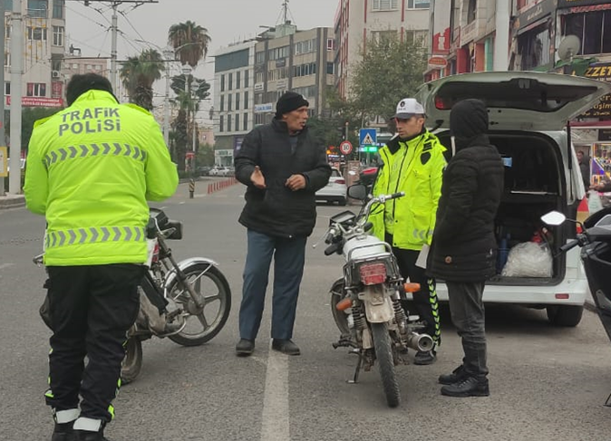 Şanlıurfa’da denetimi! 77 motosiklet trafikten men edildi