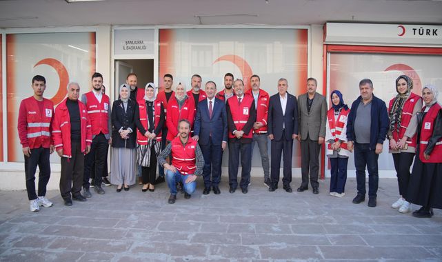 Vekil Bozdağ ve Başkan Beyazgül'den Şanlıurfa Türk Kızılay'ına ziyaret