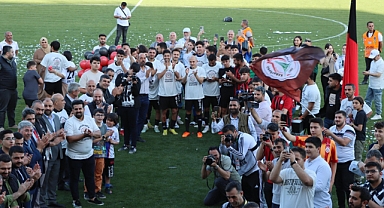 Karaköprü Belediyespor, tarihi başarıyla TFF 2. Lig'e yükseldi