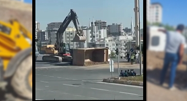 Urfa'da toprak yüklü kamyon devrildi!