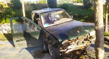 Şanlıurfa'da Kaza Yapan Araç Parka Uçtu! 1 Yaralı