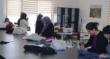 Karaköprü’de Kadınlar, El Emeği Ürünlerle Ekonomiye Katkı Sağlıyor