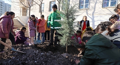 Karaköprü Okullarında Yeşil Devrim! Öğrenciler Fidan Dikiyor