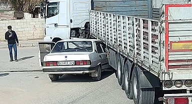 Suruç'ta Korkutan Kaza! Otomobil Tırın Altına Girdi