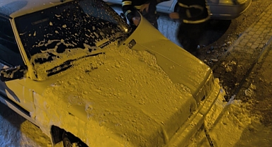 Şanlıurfa'da Bir Araçta Kendiliğinden Yangın Çıktı! İtfaiye Ekipleri Müdahale Etti