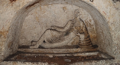 Şanlıurfa'nın Tarih Kokan Taşları! Kaya Mezarı Keşfi Eyyübiye'de