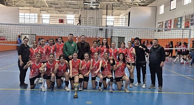 Tut İlçesi Bayan Voleybol Takımı, Adıyaman'da İl Birincisi Oldu!