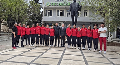 Tut Bayan Takımı Bölge Finalleri İçin Sahaya Çıkıyor