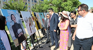 Kaymakam Ülkü, Karacadağ Anadolu Lisesi’nin Resim Sergisini Ziyaret Etti