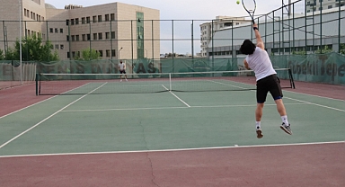 Şanlıurfa'da Gençlik Haftası Tenis Turnuvası Başladı