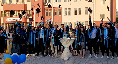 Suruç GAP Anadolu Lisesi'nde Mezuniyet Coşkusu Başarılar Ödüllendirildi!