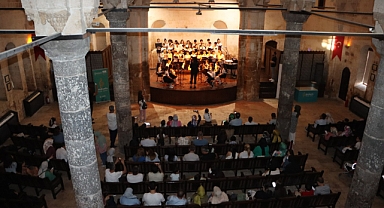 Urfa’da Çocuk ve Gençlik Korosu Sanatseverleri Büyüledi