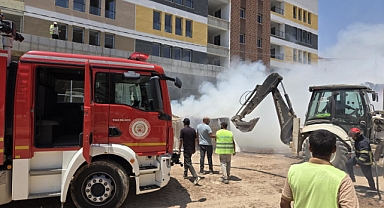 Şanlıurfa’da İnşaat Malzemelerinin Bulunduğu Alanda Çıkan Yangın Kısa Sürede Söndürüldü