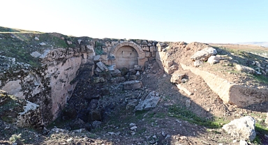 Tarihi Keşif! Çat Küme Evleri’nde Kemerli Yapı Ortaya Çıktı