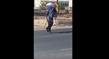 Şanlıurfa’da Fedakarlık Örneği! Yaşlı Adamı Sırtında Taşıdı