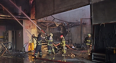 Şanlıurfa'da İş Yerinde Çıkan Yangın İtfaiye Ekibi Tarafından Hızla Kontrol Altına Alındı