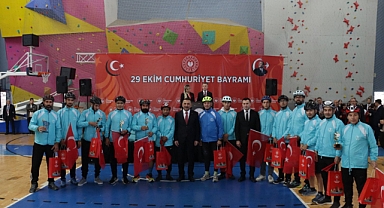 Cumhuriyet Sancağı 255 Kilometre Taşındı, Şanlıurfa’dan Gelen Mehmet Polat Rekora İmza Attı!