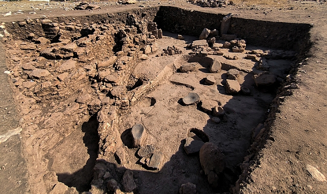 Sayburç’ta Bulunan Ağızı Dikilmiş İnsan Heykeli, Tarihöncesi Ölüm Ritüellerine Işık Tutuyor