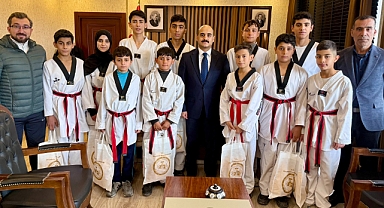 Akçakale Kaymakamı Ali Cemal Altınöz, Başarılı Öğrencileri Ödüllendirdi!