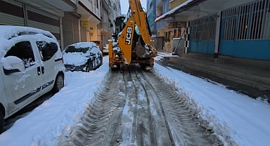 Eyyübiye’de Kar Alarmı Belediye Ekipleri Gece Boyu Sahadaydı!