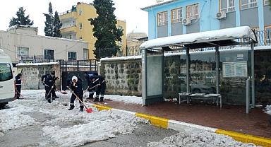 Eyyübiye’de Karla Mücadele 625 Personel ve 147 Araçla Sürüyor!