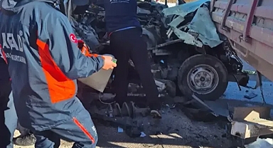 Kayseri’de Öğrenci Servisi Minibüsü ve Tır Çarpıştı! 1 Ölü, 6 Yaralı