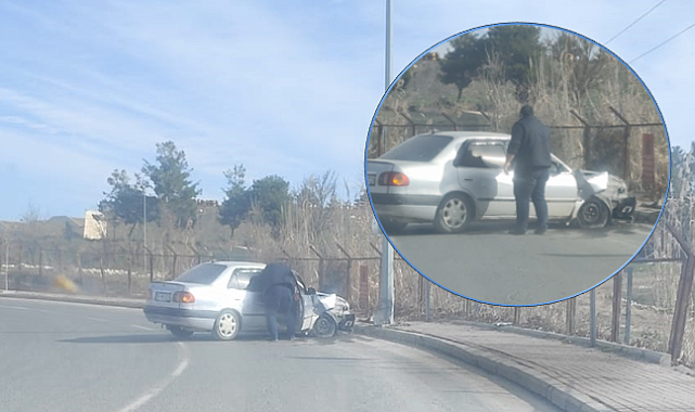 Şanlıurfa’da Kontrolden Çıkan Otomobil Aydınlatma Direğine Çarptı