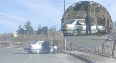 Şanlıurfa’da Kontrolden Çıkan Otomobil Aydınlatma Direğine Çarptı