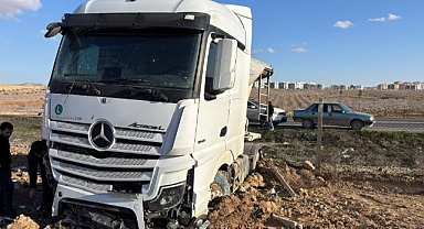 Şanlıurfa’nın Birecik İlçesinde Hafriyat Kamyonu Kaza Yaptı!