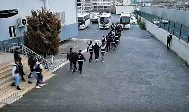 Şanlıurfa Polisi’nden Örgütlü Suça Büyük Darbe! Silah, Altın ve Yüklü Miktarda Para Ele Geçirildi