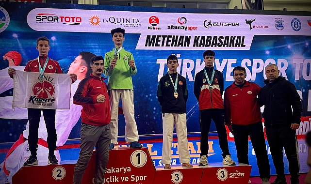 Şanlıurfalı Karateciler Türkiye Finalinde Madalyalarla Döndü