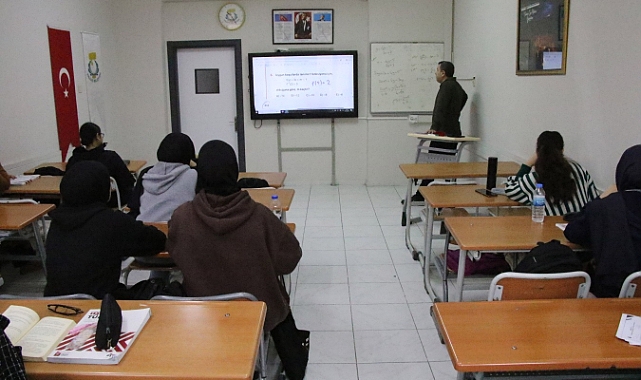Başkan Mehmet Canpolat’tan Eğitime Tam Destek Gençlere Ücretsiz Dershane!