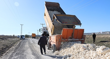 Büyükşehir’den Karaköprü Kırsalına Ulaşım Hamlesi! 14 KM’lik Yol Sıcak Asfaltla Kaplanıyor
