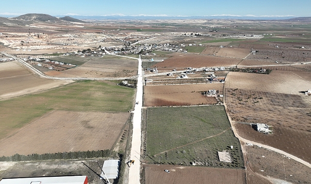 Büyükşehir’den Karaköprü Kırsalına Ulaşım Hamlesi! 14 KM’lik Yol Sıcak Asfaltla Kaplanıyor