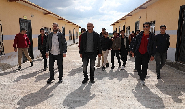 Şanlıurfa'da Öğrencilerden Hayvan Barınağına Anlamlı Ziyaret