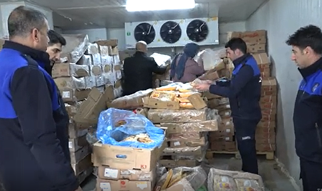 Şanlıurfa'da Tarihi Geçmiş 50 Ton Tavuk Ele Geçirildi!