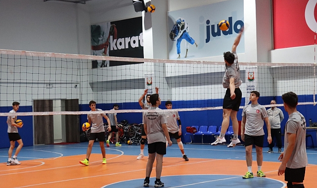 Büyükşehir’in Genç Voleybol Takımı Çeyrek Finallere Hazır