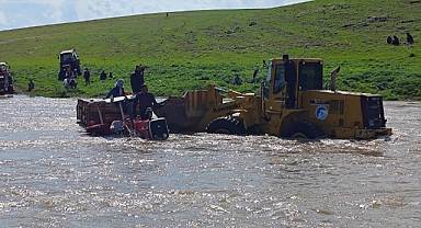 Şanlıurfa'da Dereyi Geçmek İsteyen 3 Kişi Ölümden Döndü!