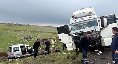 Şanlıurfa’da feci çarpışma 2 kişi hayatını kaybetti