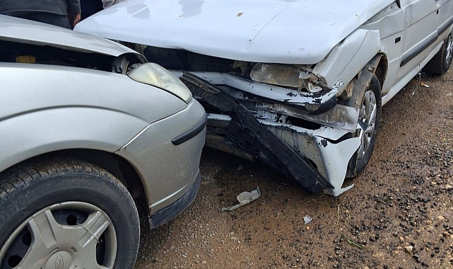 Şanlıurfa’da İki Otomobil Kafa Kafaya Çarpıştı 1 Yaralı!