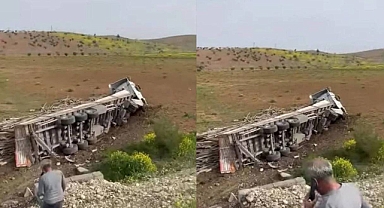 Şanlıurfa’da Trafik Kazası Tır Şarampole Devrildi